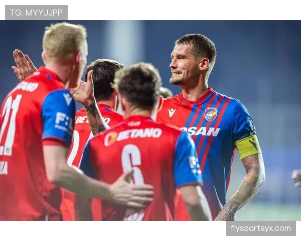 亨克逼抢体系再升级，高压战术助球队强势回暖豪取连胜